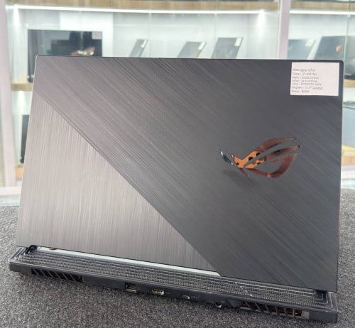 ROG Strix G712/i7-10th/16GB/512gb/RTX2070(8G)/17.3”(240hz)/RGB Light