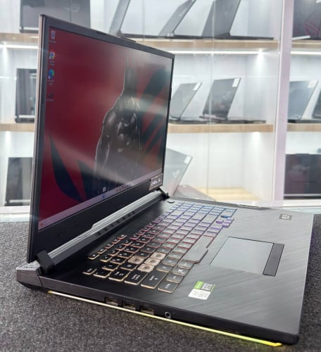 ROG Strix G712/i7-10th/16GB/512gb/RTX2070(8G)/17.3”(240hz)/RGB Light
