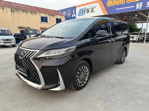 Toyota alphard  អាចដឹកអ្នកដំណើរធើ្វដំណើរជិតឆ្ងាយបានយ៉ាងងាយស្រួល