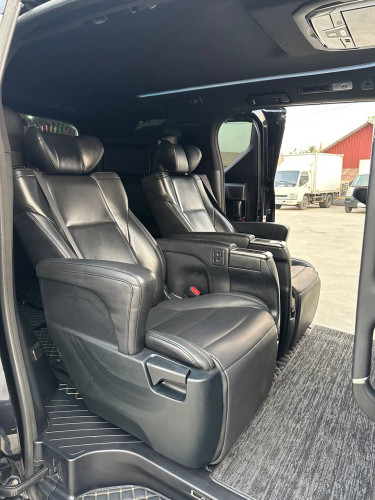 Toyota alphard  អាចដឹកអ្នកដំណើរធើ្វដំណើរជិតឆ្ងាយបានយ៉ាងងាយស្រួល