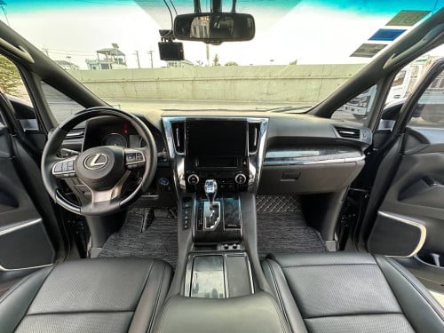 Toyota alphard  អាចដឹកអ្នកដំណើរធើ្វដំណើរជិតឆ្ងាយបានយ៉ាងងាយស្រួល