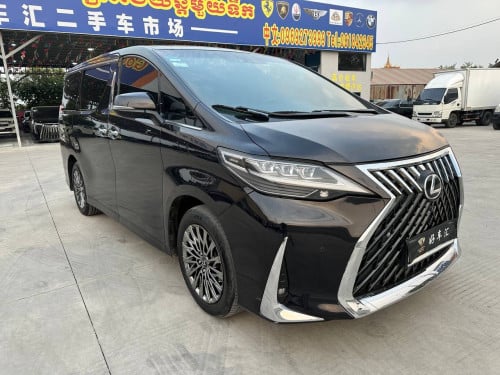 Toyota alphard  អាចដឹកអ្នកដំណើរធើ្វដំណើរជិតឆ្ងាយបានយ៉ាងងាយស្រួល