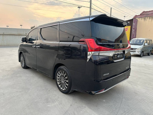 TOYOTA ALPHARD 2016 Hybrid Full ពណ៌ខ្មៅ ក្នុងខ្មៅ (Upgrade Lexus LM350)