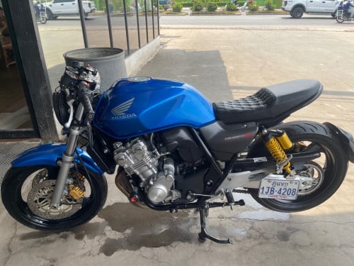 Urgent Sale CB400 Revo 2008