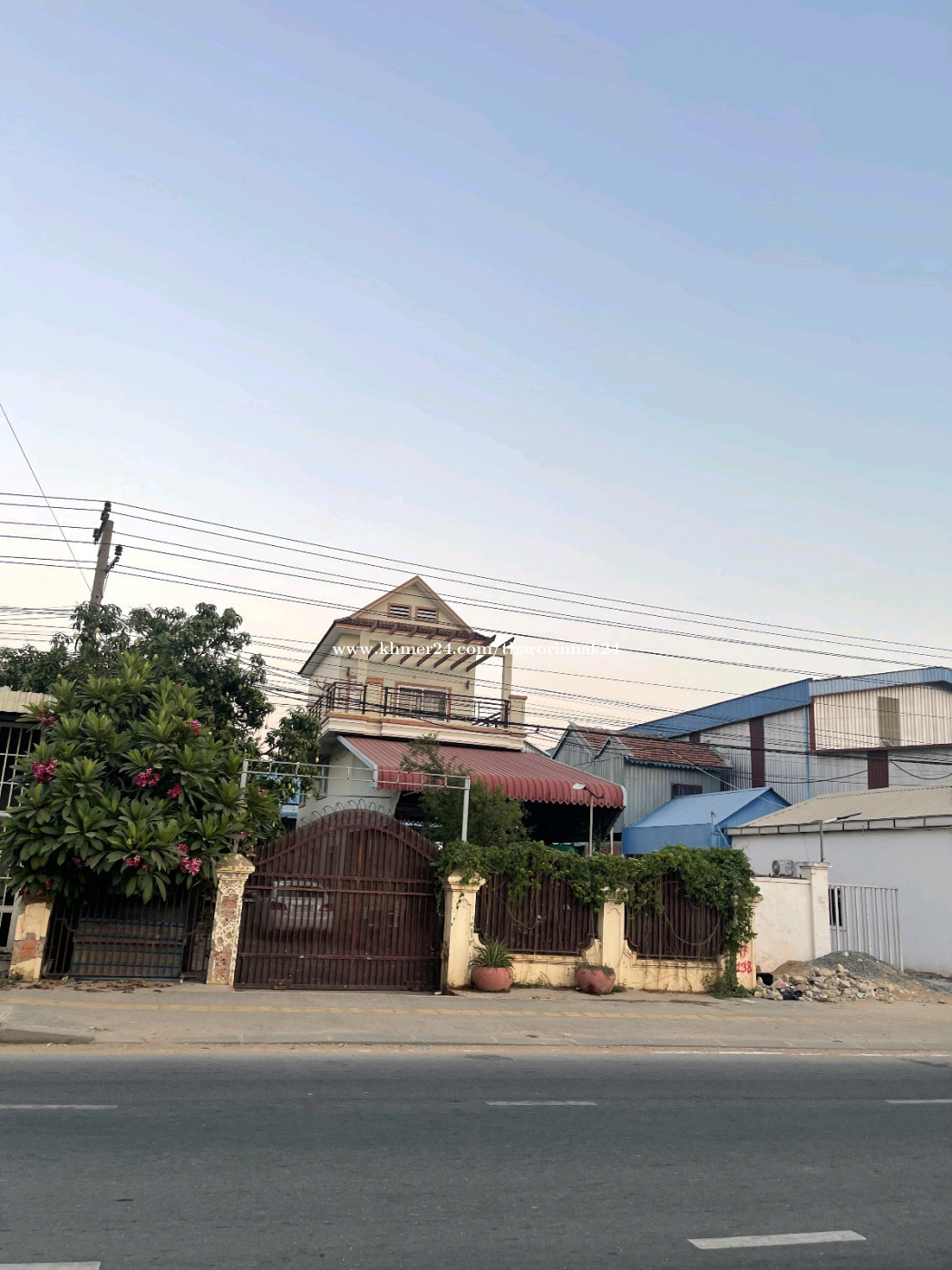 ផ្ទះសម្រាប់លក់ សង្កាត់បាក់ខែង (លើផ្លូវជាតិ 6A)