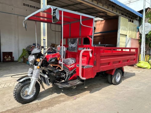មានជួសជុសទូលិចទឹក​ ប៉ោងជញ្ជាំង​ និងដំឡេីងទូ​កង់ប​ី​ ផាសអែប​ រម៉កសណ្តោងម៉ូតូ​ អាចទាក់ទងប្អូនបាន