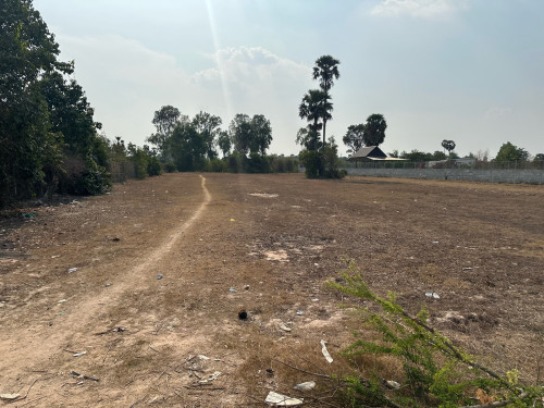 ដីលក់លើផ្លូវបេតុង តំបន់កំពុងអភិវឌ្ឍ ជិតទន្លេបាទី (ប្លង់រឹង)