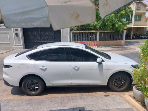 ជួលជាថ្ងៃទាំងអ្នកបើកបរ