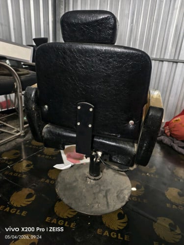 ឡៃឡុង កៅអីកាត់សក់