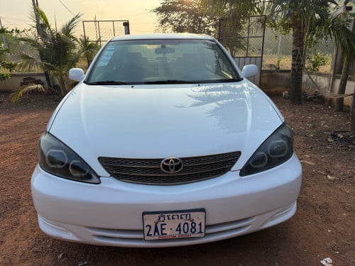 ឡានលក់បាឡែឆ្នាំ2003LE ABS ក្នុងលឿង