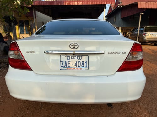 ឡានលក់បាឡែឆ្នាំ2003LE ABS ក្នុងលឿង