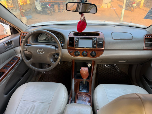 ឡានលក់បាឡែឆ្នាំ2003LE ABS ក្នុងលឿង
