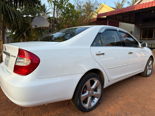 ឡានលក់បាឡែឆ្នាំ2003LE ABS ក្នុងលឿង