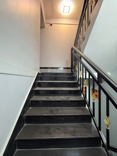 អគារលក់ តម្លៃ330000$ចរចា ប៉ោយប៉ែត