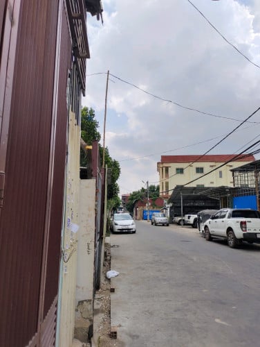 ផ្ទះលក់បន្ទាន់ក្រោយវត្តសន្សំកុសលផ្លូវធំលើផ្លូវ bt 39195000ចចោ