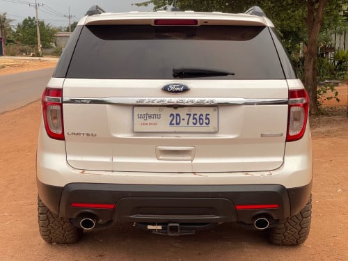 ម្ចាស់ដើមទីមួយFord Exploreប្រើស្មាតឃីប៉ុង១កៅអីបីជួរដំបូលបើកពីតង់សុីសាំងតិច ពន្ធផ្លូវ10មុឺនទេបងប្អូន