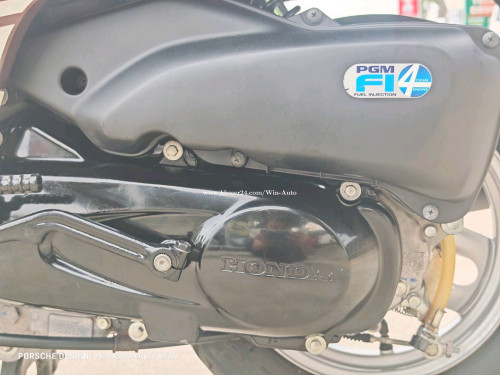 ជប៉ុនHonda Giono FI 50cc ឆ្នាំ 015 ខ្ចីខ្លាំង  ធានាទឹកថ្នាំសុីន ១ទឹកសំណុំសុីន ក្រដាស់ពន្ធជូន