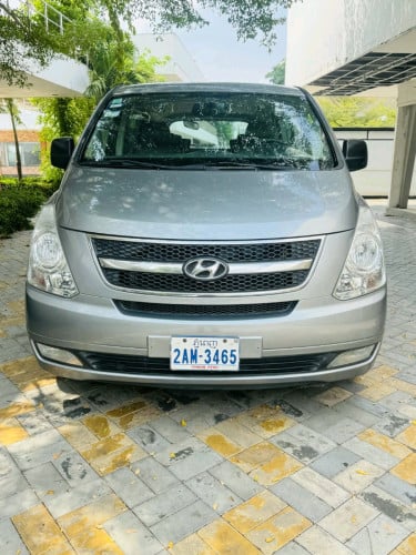 លក់ HYUNDAI CVX ឆ្នាំ014 ធានាឡានស្អាតអត់បុកអត់ប៉ះអត់ច្រេះម៉ាស៊ីនប្រអប់លេខនៅអេម
