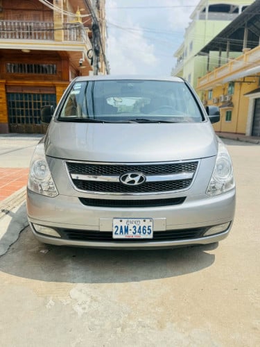 លក់ HYUNDAI CVX ឆ្នាំ014 ធានាឡានស្អាតអត់បុកអត់ប៉ះអត់ច្រេះម៉ាស៊ីនប្រអប់លេខនៅអេម