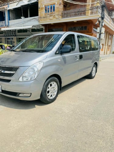 លក់ HYUNDAI CVX ឆ្នាំ014 ធានាឡានស្អាតអត់បុកអត់ប៉ះអត់ច្រេះម៉ាស៊ីនប្រអប់លេខនៅអេម