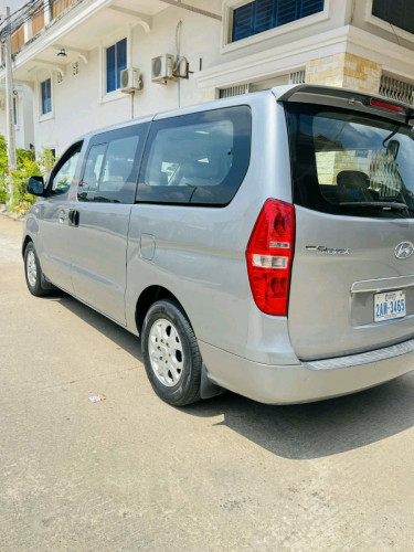 លក់ HYUNDAI CVX ឆ្នាំ014 ធានាឡានស្អាតអត់បុកអត់ប៉ះអត់ច្រេះម៉ាស៊ីនប្រអប់លេខនៅអេម