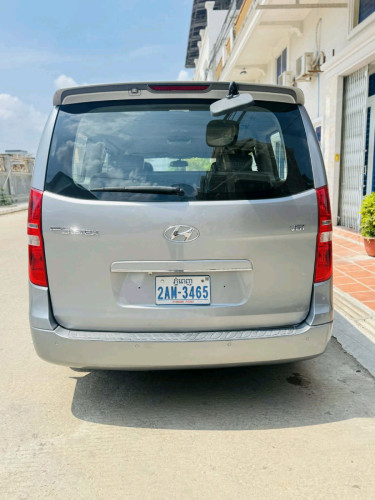 លក់ HYUNDAI CVX ឆ្នាំ014 ធានាឡានស្អាតអត់បុកអត់ប៉ះអត់ច្រេះម៉ាស៊ីនប្រអប់លេខនៅអេម