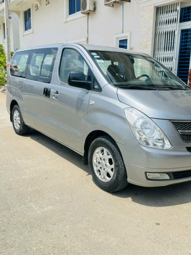 លក់ HYUNDAI CVX ឆ្នាំ014 ធានាឡានស្អាតអត់បុកអត់ប៉ះអត់ច្រេះម៉ាស៊ីនប្រអប់លេខនៅអេម