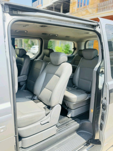 លក់ HYUNDAI CVX ឆ្នាំ014 ធានាឡានស្អាតអត់បុកអត់ប៉ះអត់ច្រេះម៉ាស៊ីនប្រអប់លេខនៅអេម