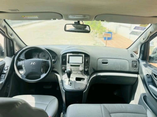 លក់ HYUNDAI CVX ឆ្នាំ014 ធានាឡានស្អាតអត់បុកអត់ប៉ះអត់ច្រេះម៉ាស៊ីនប្រអប់លេខនៅអេម
