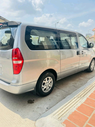លក់ HYUNDAI CVX ឆ្នាំ014 ធានាឡានស្អាតអត់បុកអត់ប៉ះអត់ច្រេះម៉ាស៊ីនប្រអប់លេខនៅអេម