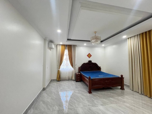 出租📍地址 : 波贝 🏠 有8个房间 💵 一个月 8000$