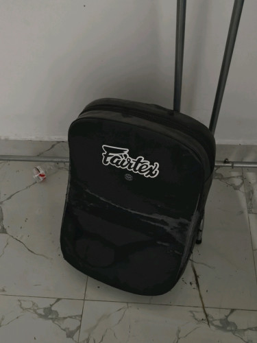 全新XL九日山护头两个50＄