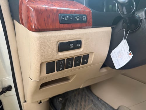 2013 full option Hybrid   លក់ប្រញាប់