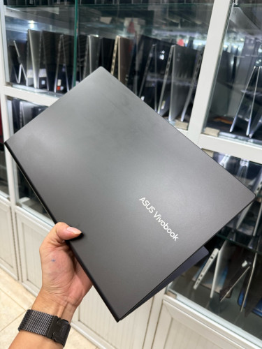 Asus Vivobook 15 2025 (99%)