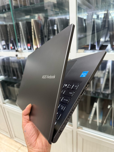 Asus Vivobook 15 2025 (99%)