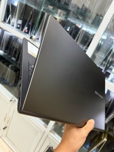 Asus Vivobook 15 2025 (99%)
