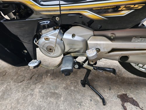 Honda Dream 125ccមានផ្លាកលេខកាតគ្រីត្រឹមត្រូវលក់តម្លៃចចារបាន 本田 Dream 125cc有正确证卡出售中 价格可以谈的