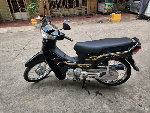 Honda Dream 125ccមានផ្លាកលេខកាតគ្រីត្រឹមត្រូវលក់តម្លៃចចារបាន 本田 Dream 125cc有正确证卡出售中 价格可以谈的