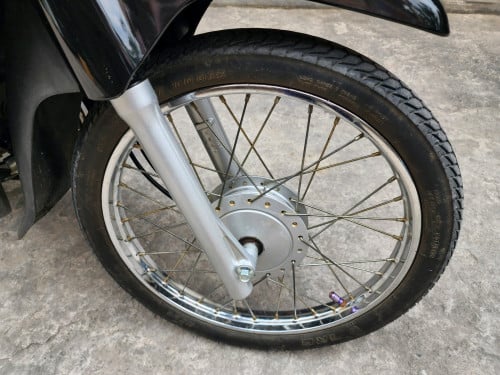 Honda Dream 125ccមានផ្លាកលេខកាតគ្រីត្រឹមត្រូវលក់តម្លៃចចារបាន 本田 Dream 125cc有正确证卡出售中 价格可以谈的