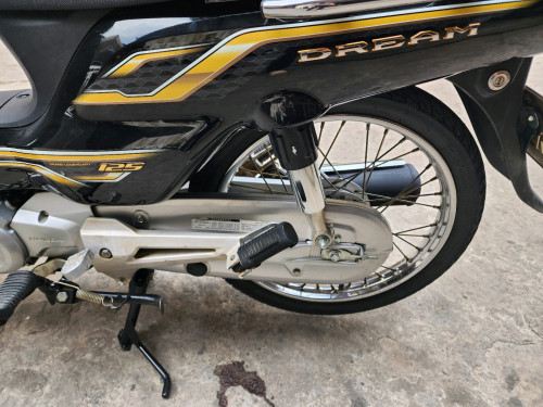 Honda Dream 125ccមានផ្លាកលេខកាតគ្រីត្រឹមត្រូវលក់តម្លៃចចារបាន 本田 Dream 125cc有正确证卡出售中 价格可以谈的