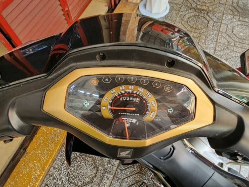 Honda Dream 125ccមានផ្លាកលេខកាតគ្រីត្រឹមត្រូវលក់តម្លៃចចារបាន 本田 Dream 125cc有正确证卡出售中 价格可以谈的