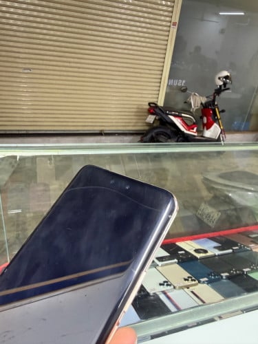 Honor Magic 6 Pro Global សុីម២ , Ram12GB HD512GB Phone Condition 97% , បែកថាច់ប៉ុនសសៃសក់