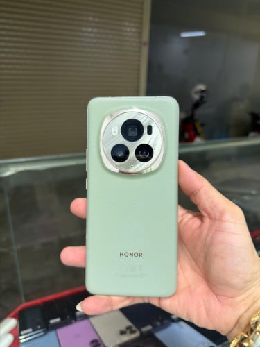 Honor Magic 6 Pro Global សុីម២ , Ram12GB HD512GB Phone Condition 97% , បែកថាច់ប៉ុនសសៃសក់