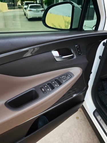 Hyundai Santa Fe 2022 ក្រុមហ៊ុន