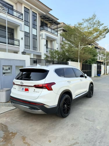 Hyundai Santa Fe 2022 ក្រុមហ៊ុន