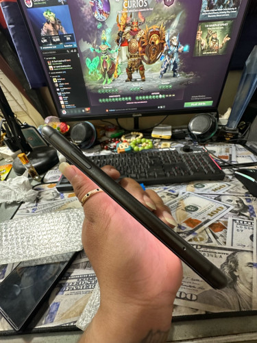 IPhone 11 / 128g / no scan / CN ដាក់បានសុីម 2 /ធានាអេក្រង់ហ្សុីន លក់តំលៃក្រោមទីផ្សារ 100$ ដាច់