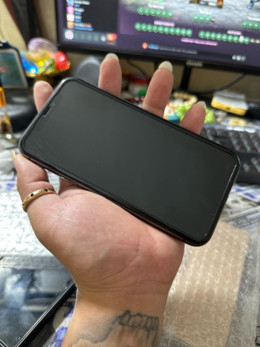 IPhone 11 / 128g / no scan / CN ដាក់បានសុីម 2 /ធានាអេក្រង់ហ្សុីន លក់តំលៃក្រោមទីផ្សារ 100$ ដាច់
