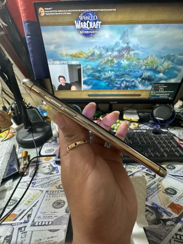 IPhone 11 Pro Max / 256g / no scan / អេក្រង់ថ្ម លក់តំលៃក្រោមទីផ្សារ 155$ ដាច់
