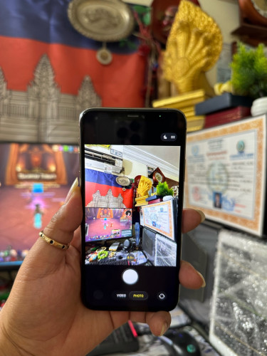 IPhone 11 Pro Max / 256g / no scan / អេក្រង់ថ្ម លក់តំលៃក្រោមទីផ្សារ 155$ ដាច់