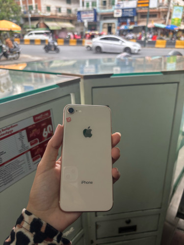 iPhone 8g តូច សានុំសុិន (លក់ហើយ)